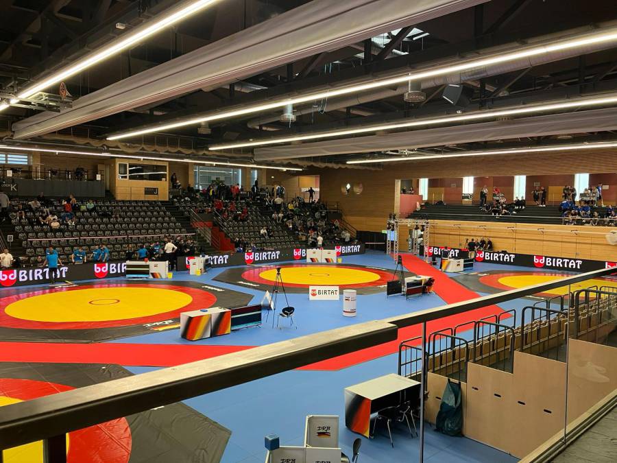 dm_blick_in_die_halle.jpg